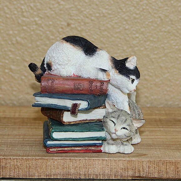 **SOLD** Kittens Playing on Books Retired Resin Figurine by Country Artists - Picture 2 of 11